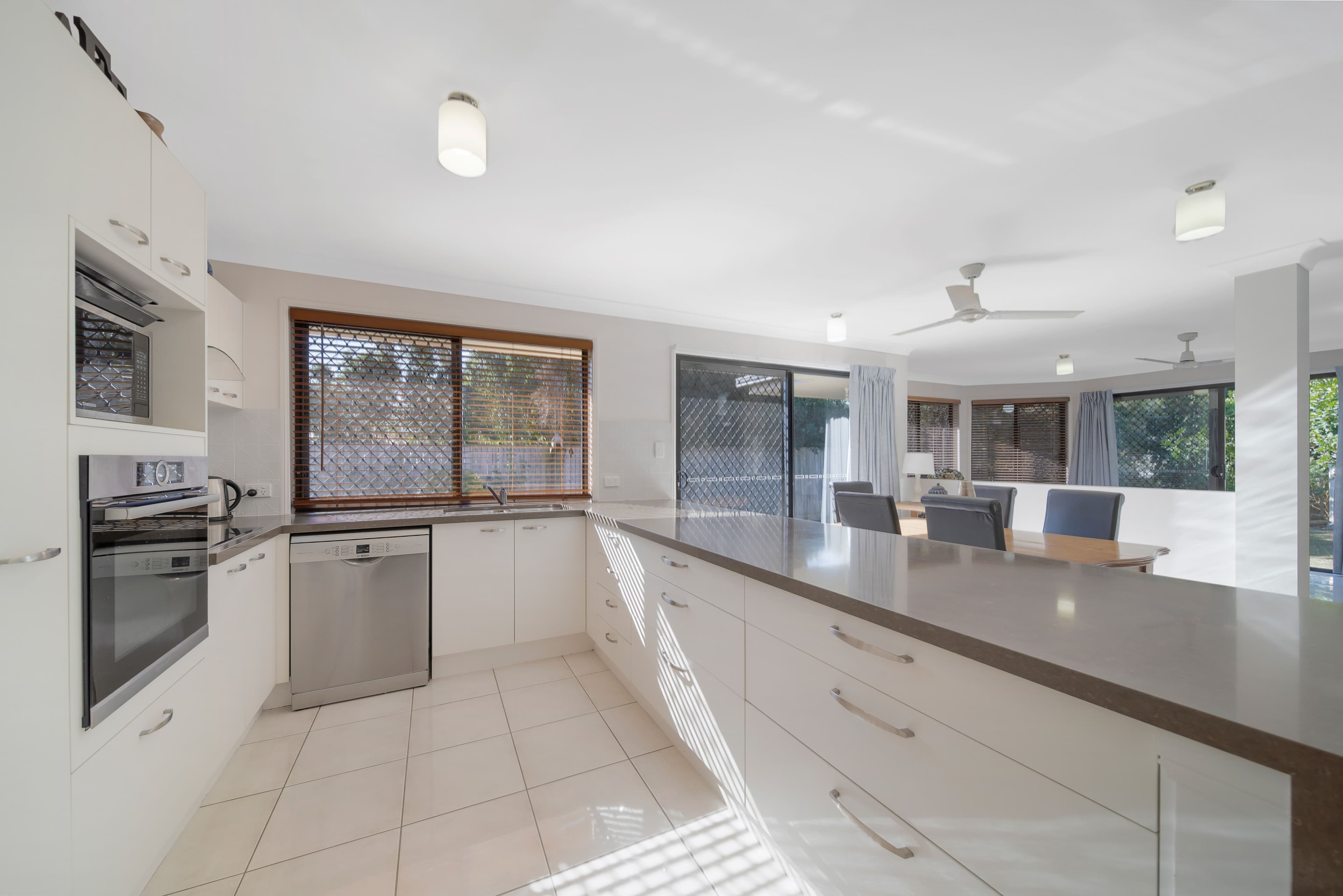 3 Vernon Place, Edens Landing QLD 4207, Edens Landing - Thumbnail 4