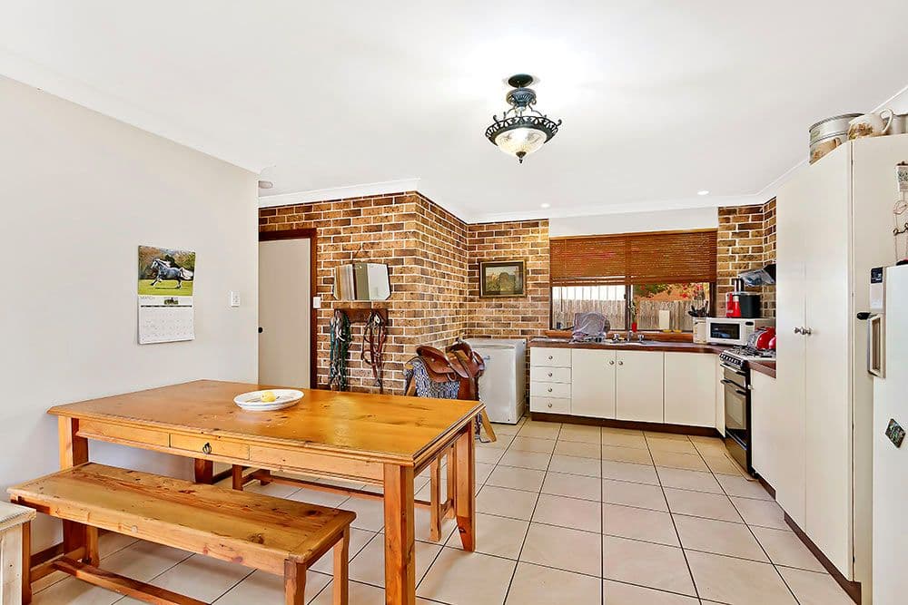 33A Kerry Crescent, BERKELEY VALE NSW 2261, Berkeley Vale - Thumbnail 2