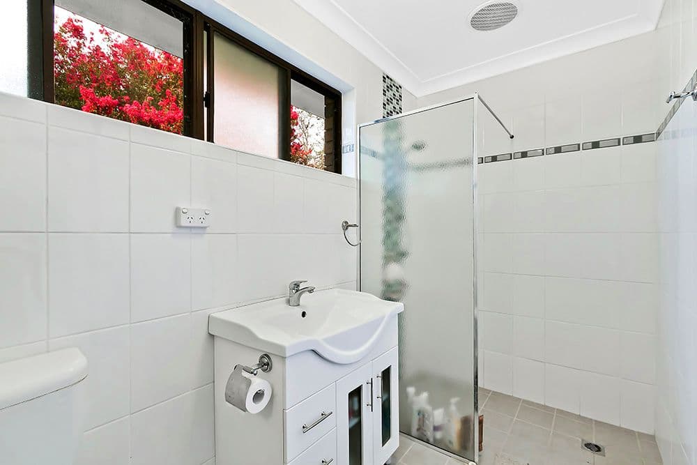 33A Kerry Crescent, BERKELEY VALE NSW 2261, Berkeley Vale - Thumbnail 3
