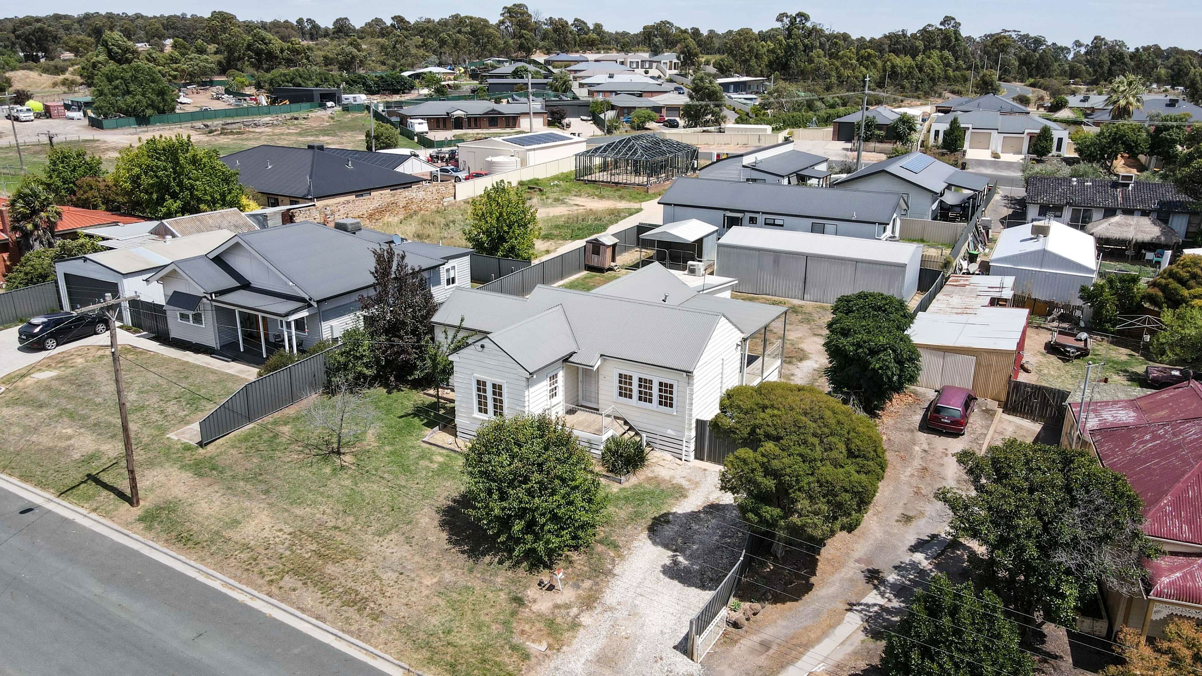 14 Walker Street, Long Gully VIC 3550, Long Gully - Thumbnail 2