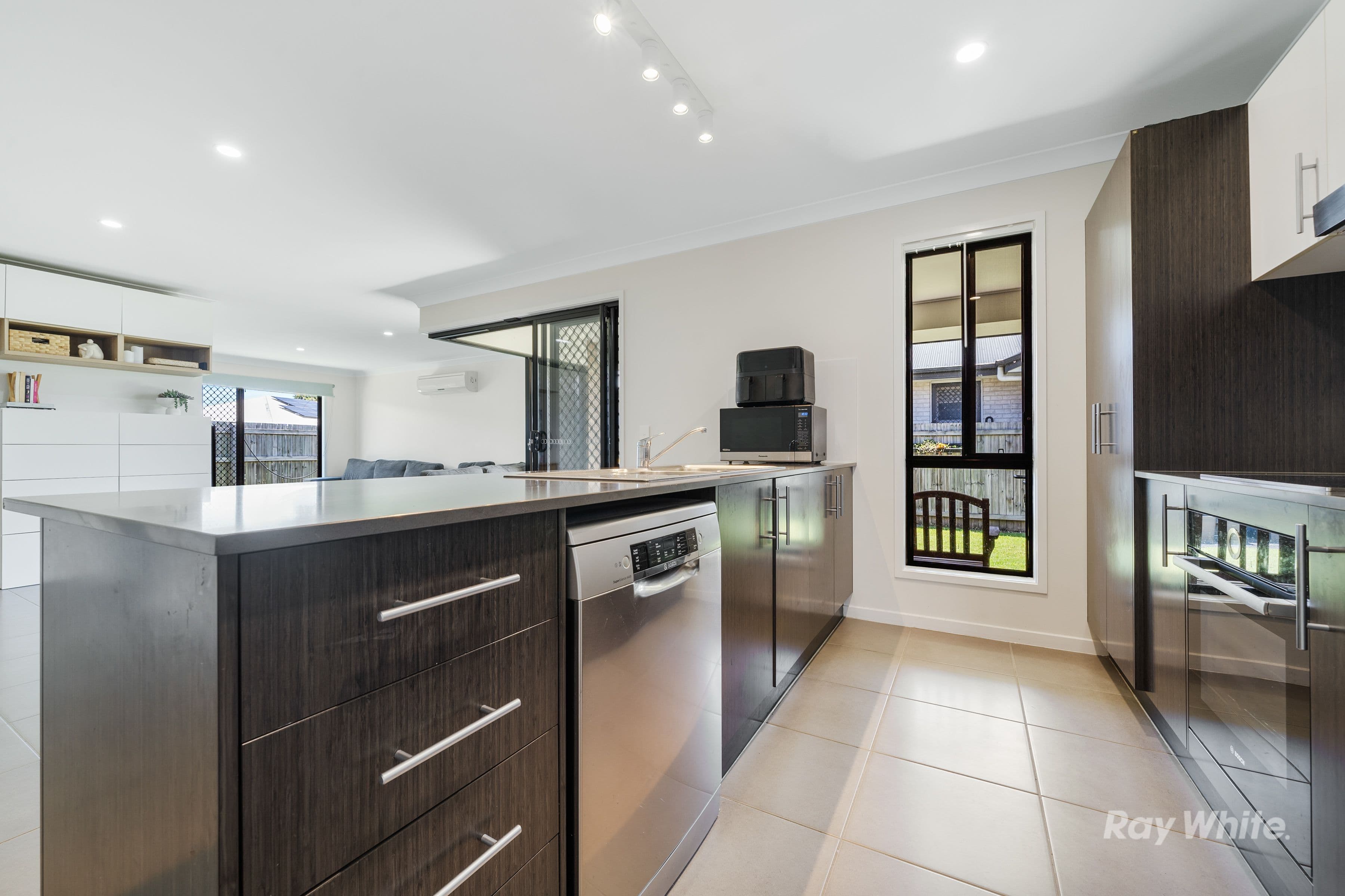 29 South Quarter Drive, Loganlea QLD 4131, Loganlea - Thumbnail 5