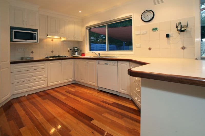 37 Lomond Drive, GLEN WAVERLEY VIC 3150, Glen Waverley - Thumbnail 2