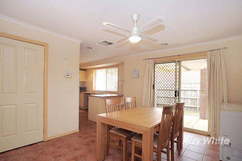 27 Genoa Way, CRANBOURNE VIC 3977, Cranbourne West - Thumbnail 4