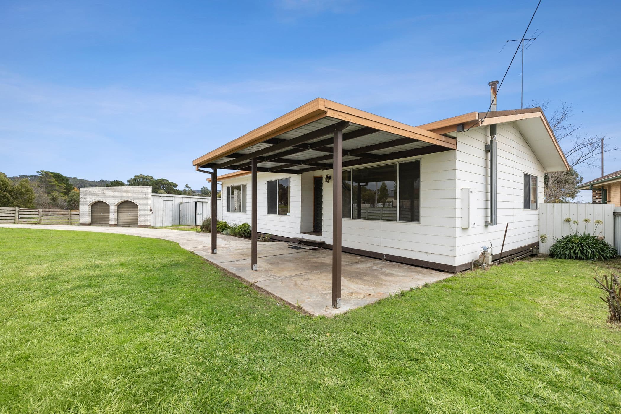 4 Elizabeth Street, Ararat VIC 3377, Ararat - Thumbnail 2