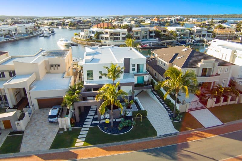10 King Charles Drive, Sovereign Islands QLD 4216, Paradise Point - Thumbnail 2
