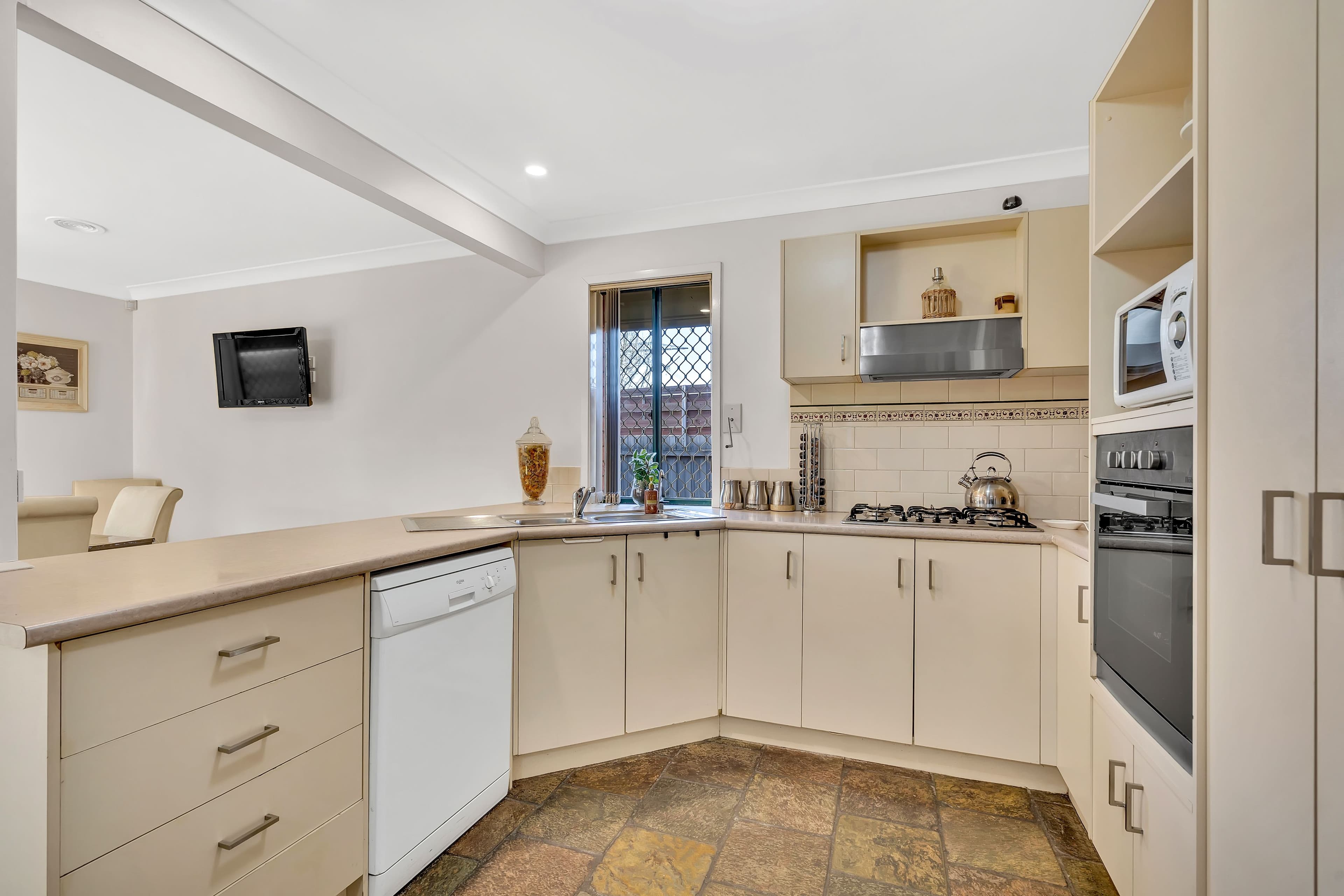 17 Crespin Place, Roxburgh Park VIC 3064, Roxburgh Park - Thumbnail 5