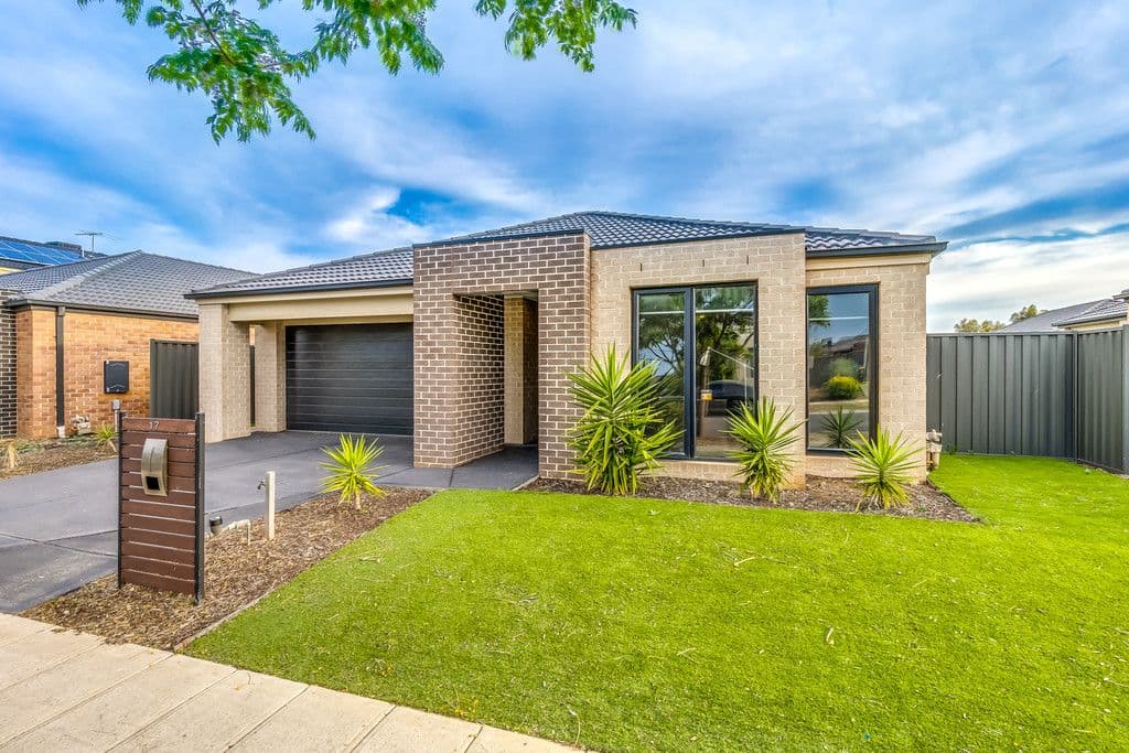 17 Elsmore Street, Tarneit VIC 3029, Tarneit - Thumbnail 2
