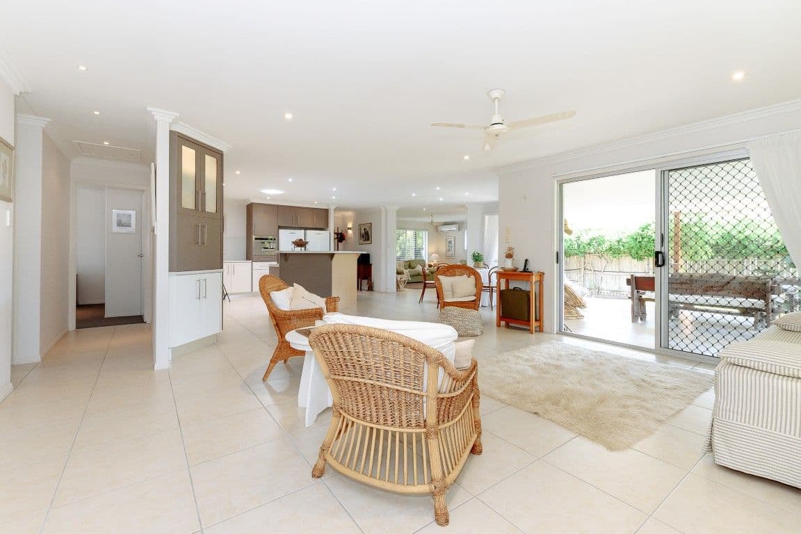 8 Viewpoint Way, New Auckland QLD 4680, New Auckland - Thumbnail 3