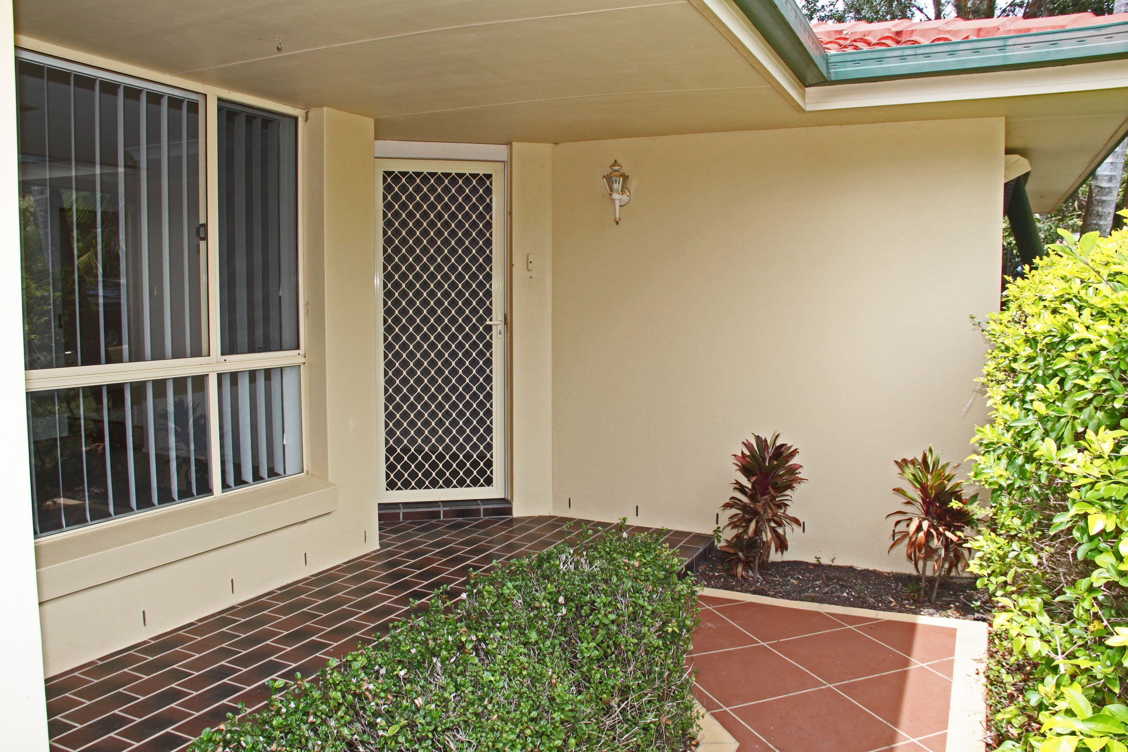 3 Rosewood Court, Lakewood - Thumbnail 2