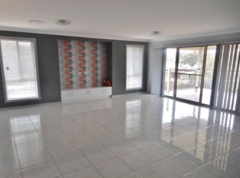 40 Jordan Place, Young - Thumbnail 3