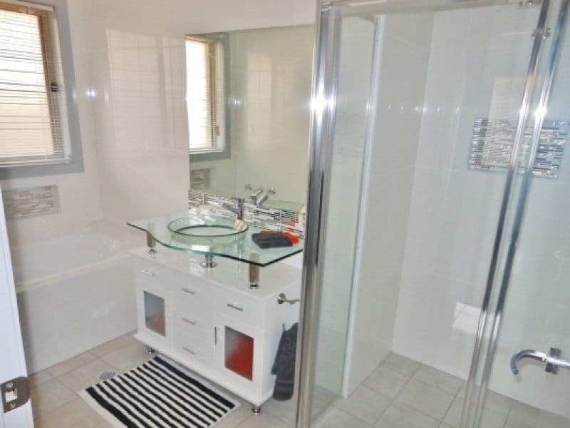40 Jordan Place, Young - Thumbnail 4