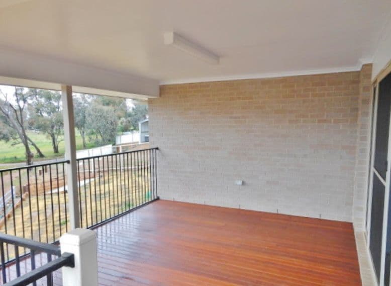 40 Jordan Place, Young - Thumbnail 5