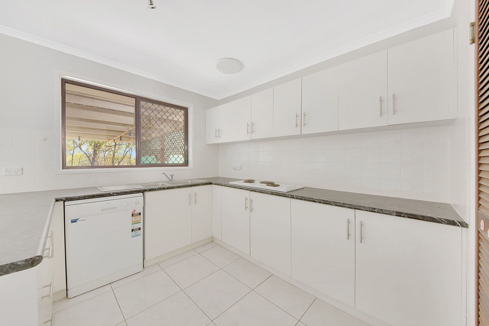 4 Alpine Avenue, Boyne Island QLD 4680, Boyne Island - Thumbnail 3
