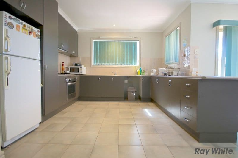 21 Dighton Terrace, Cairnlea VIC 3023, Cairnlea - Thumbnail 2