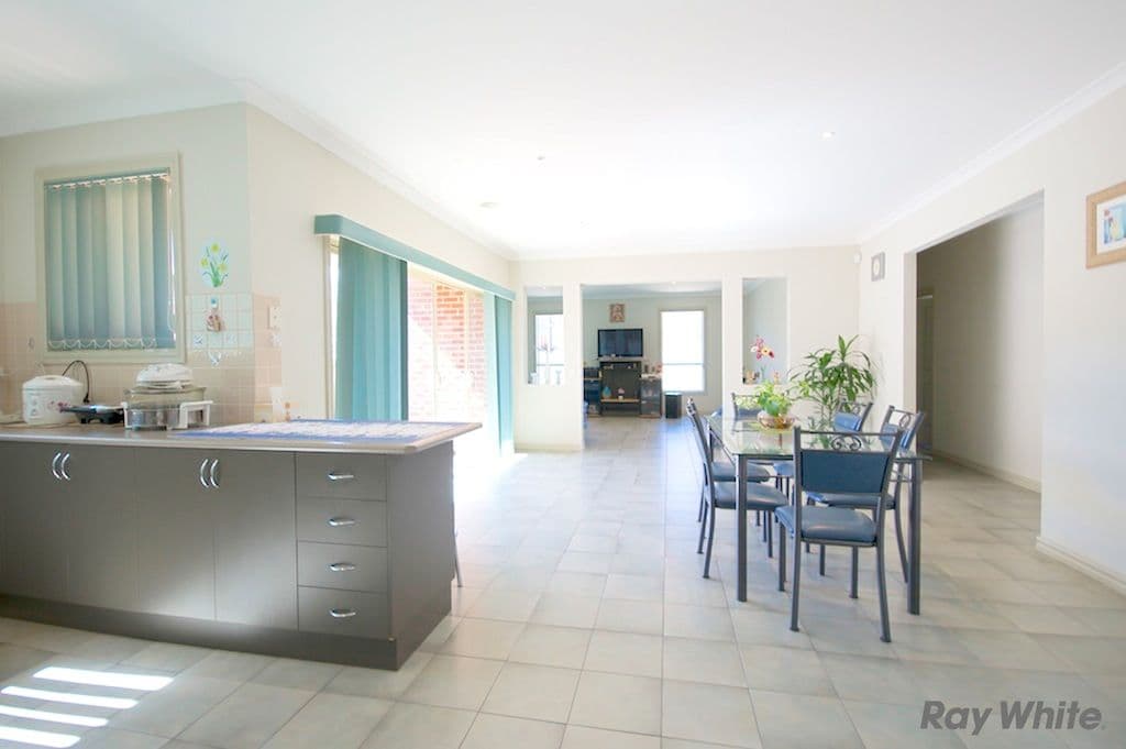 21 Dighton Terrace, Cairnlea VIC 3023, Cairnlea - Thumbnail 3