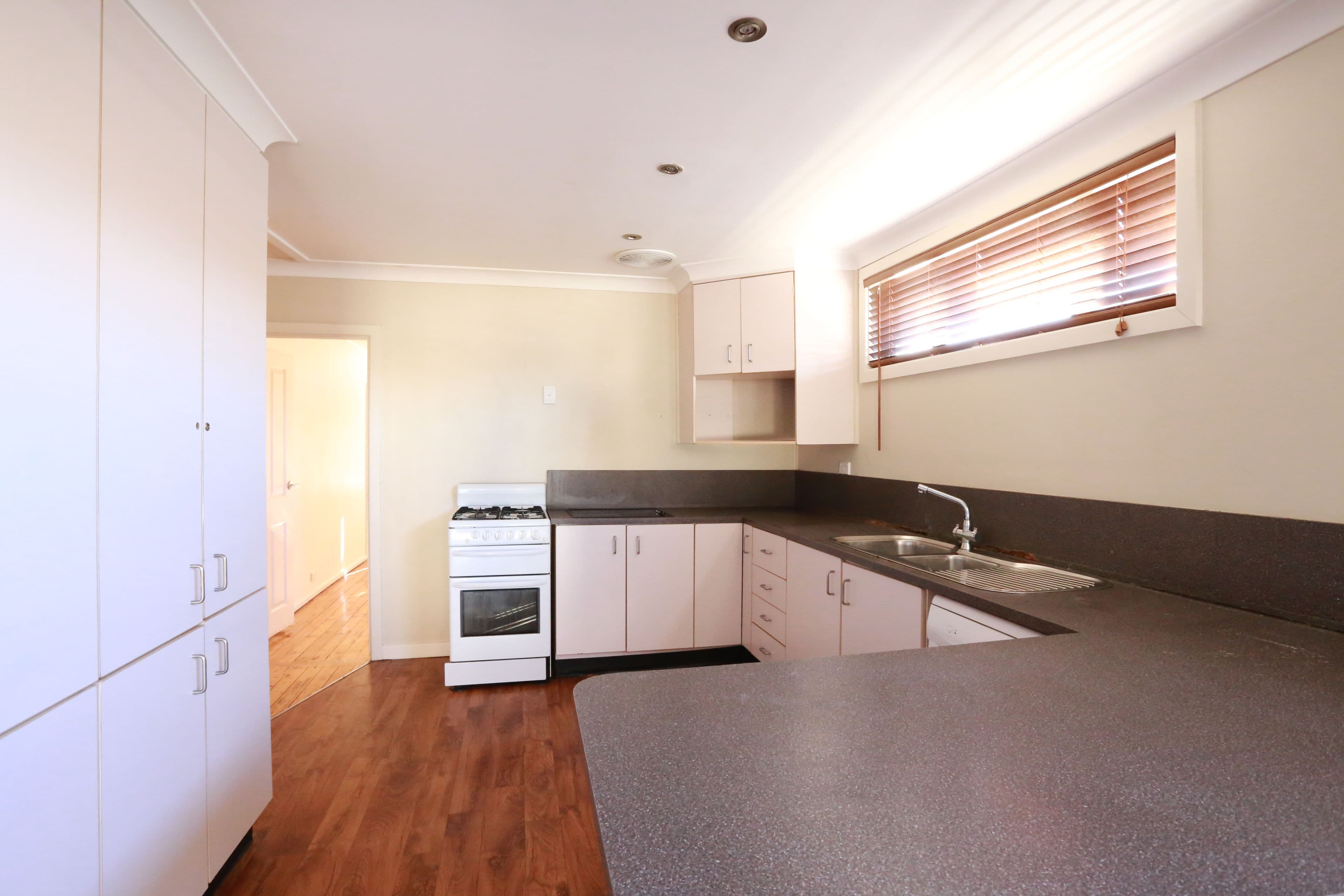 9 Thornbury Avenue, Unanderra - Thumbnail 2
