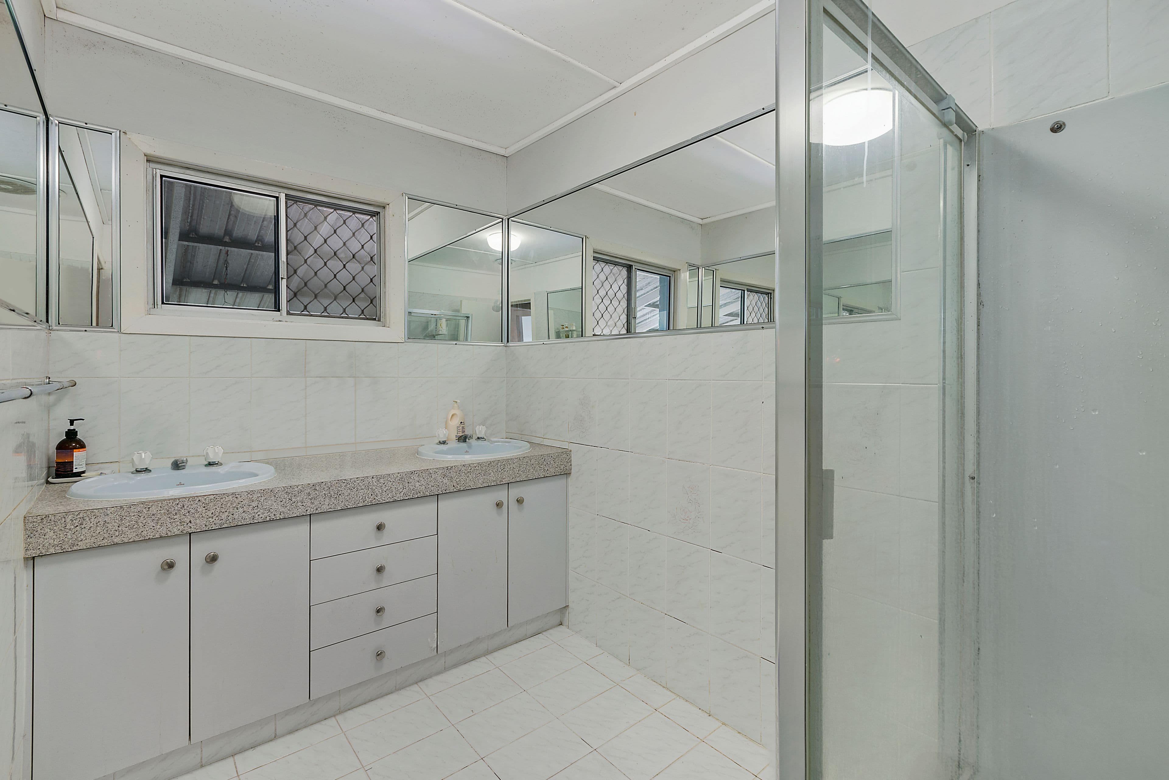 11 Bambarra Street, Southport QLD 4215, Southport - Thumbnail 7