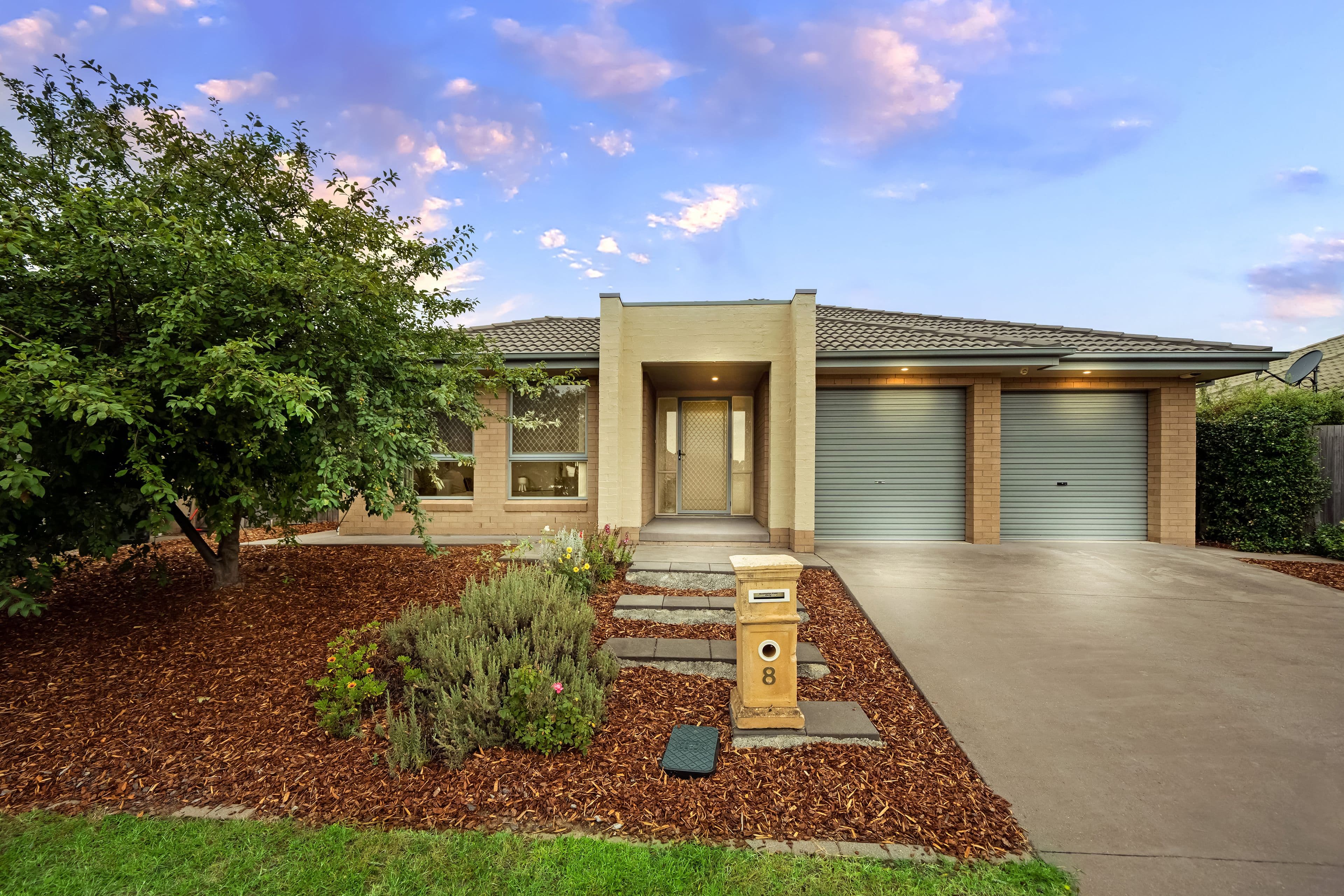 8 Donoghoe Crescent, Queanbeyan East NSW 2620, Queanbeyan East - Thumbnail 2
