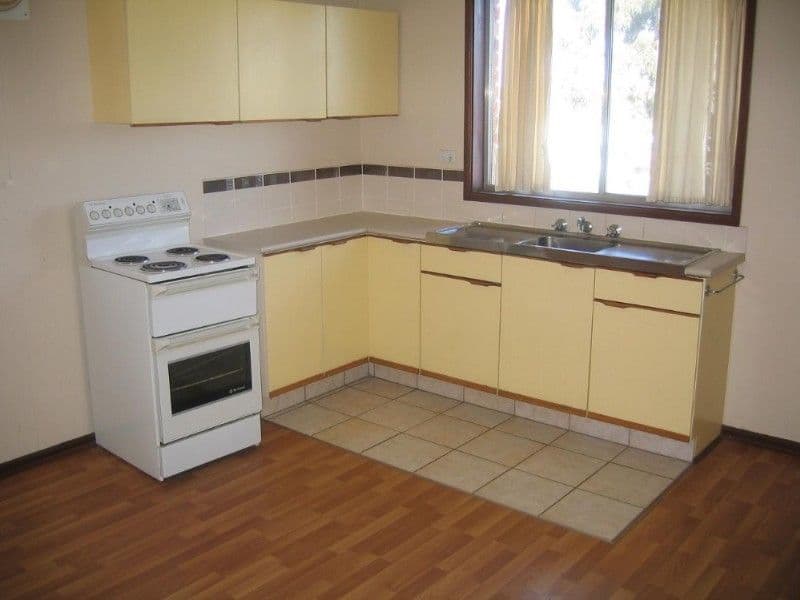 16 Eleanor Street, GOULBURN NSW 2580, Goulburn - Thumbnail 3