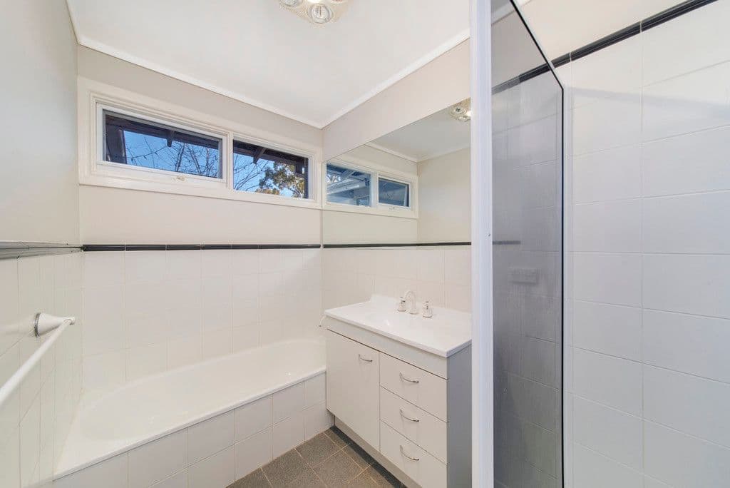 5 Pilbara Place, Fisher ACT 2611, Fisher - Thumbnail 5