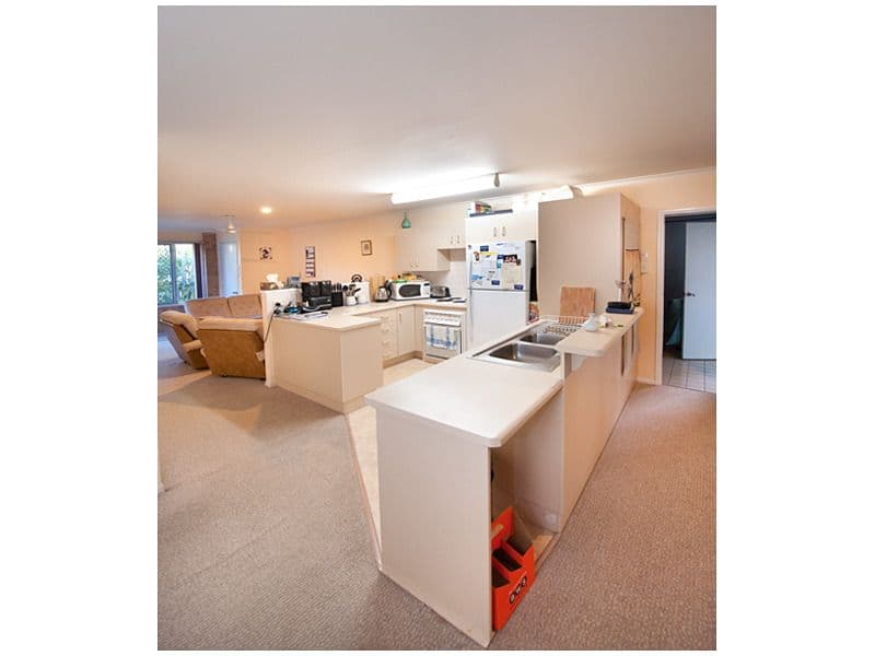 17 Meyenberg Court, NORMAN GARDENS QLD 4701, Norman Gardens - Thumbnail 4