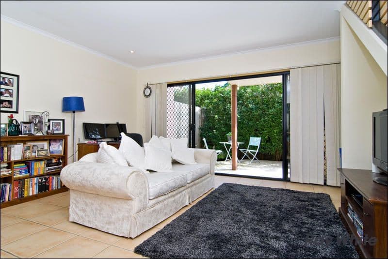 17 Crana Street, GAYTHORNE QLD 4051, Gaythorne - Thumbnail 2