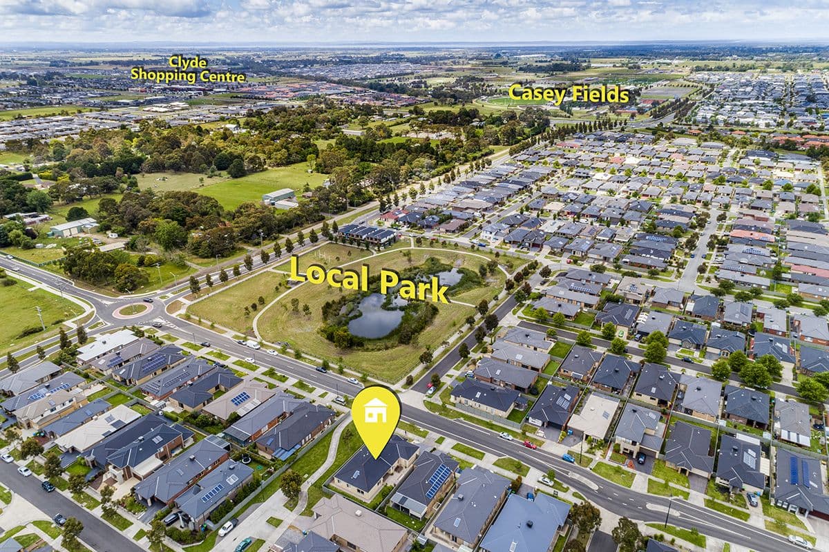 72 Bradford Drive, Cranbourne East VIC 3977, Cranbourne East - Thumbnail 2