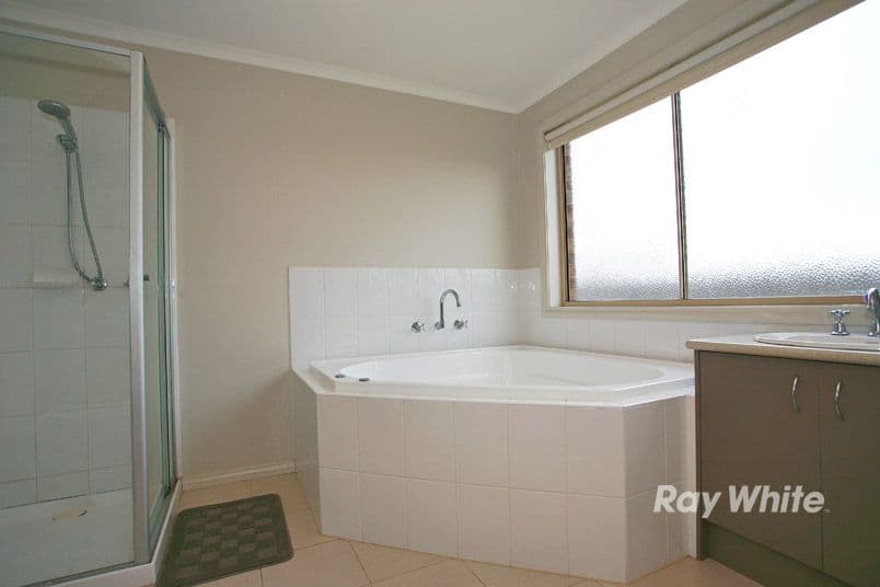 5 Aztec Place, CRANBOURNE VIC 3977, Cranbourne - Thumbnail 4