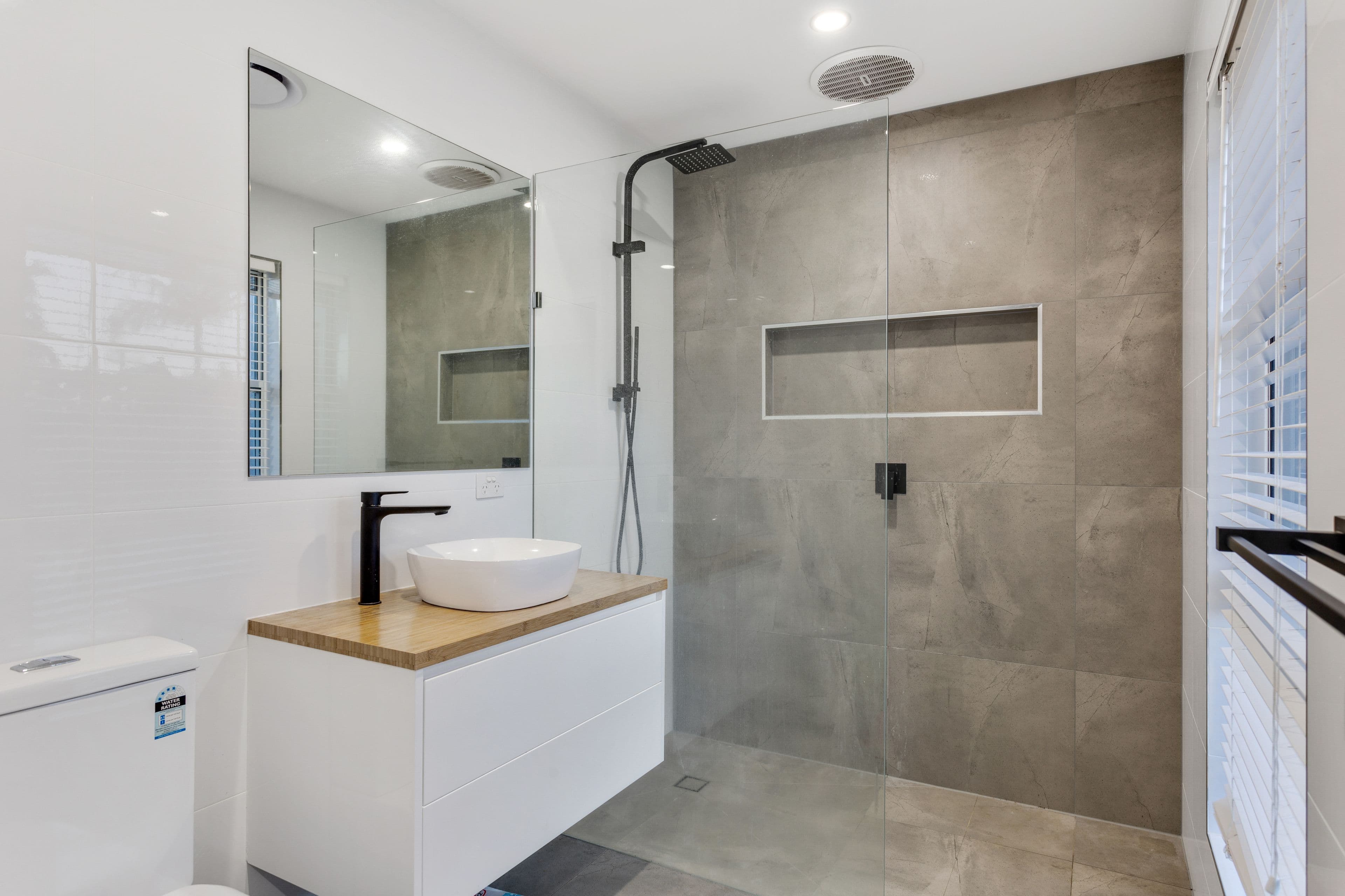 8 Mackay Place, Burleigh Waters QLD 4220, Burleigh Waters - Thumbnail 7