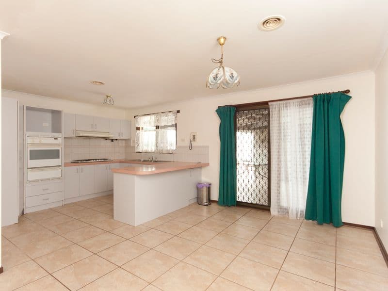 18 Emma Court, HAMPTON PARK VIC 3976, Hampton Park - Thumbnail 3