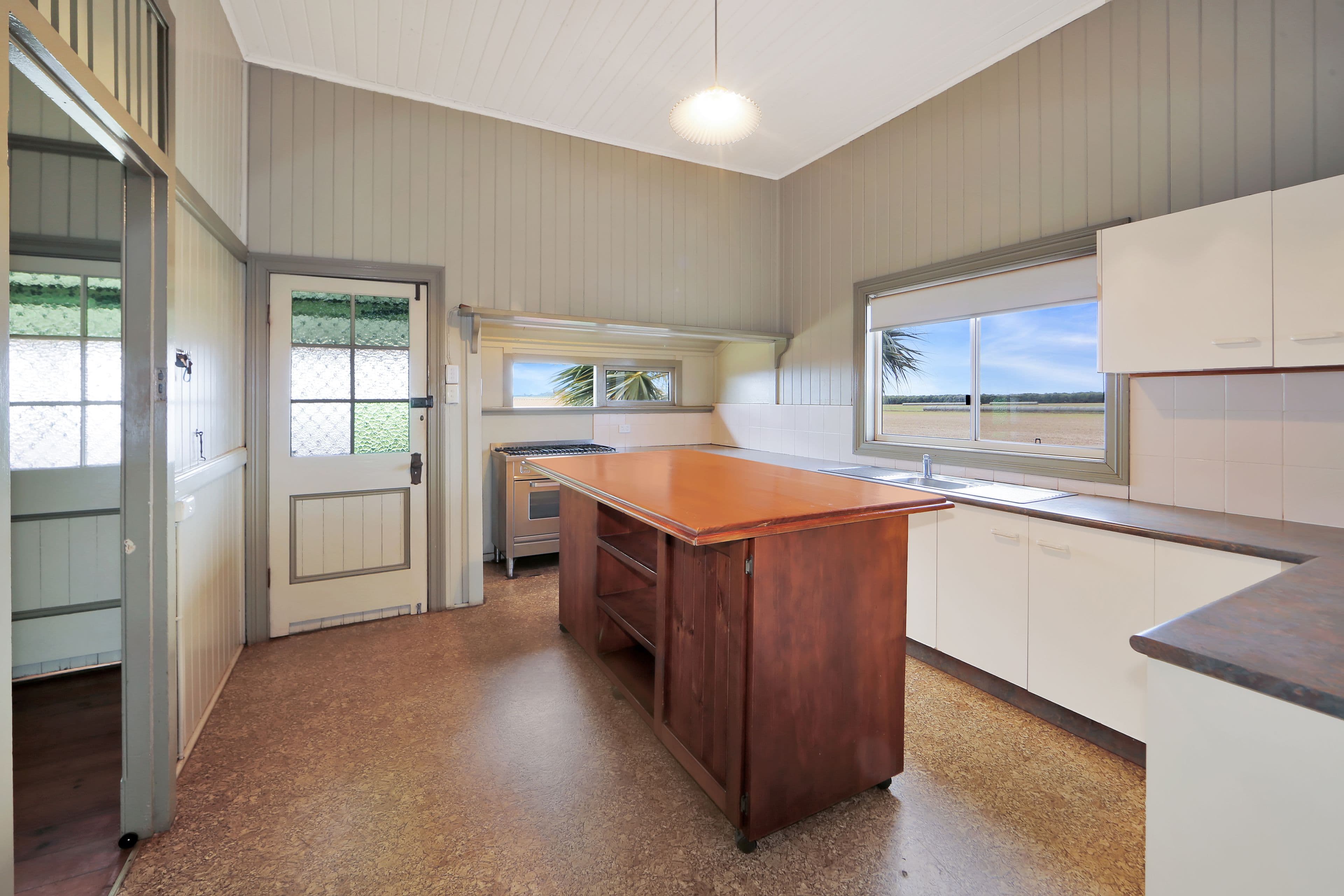 687 Elliott Heads Road, Windermere QLD 4670, Windermere - Thumbnail 8