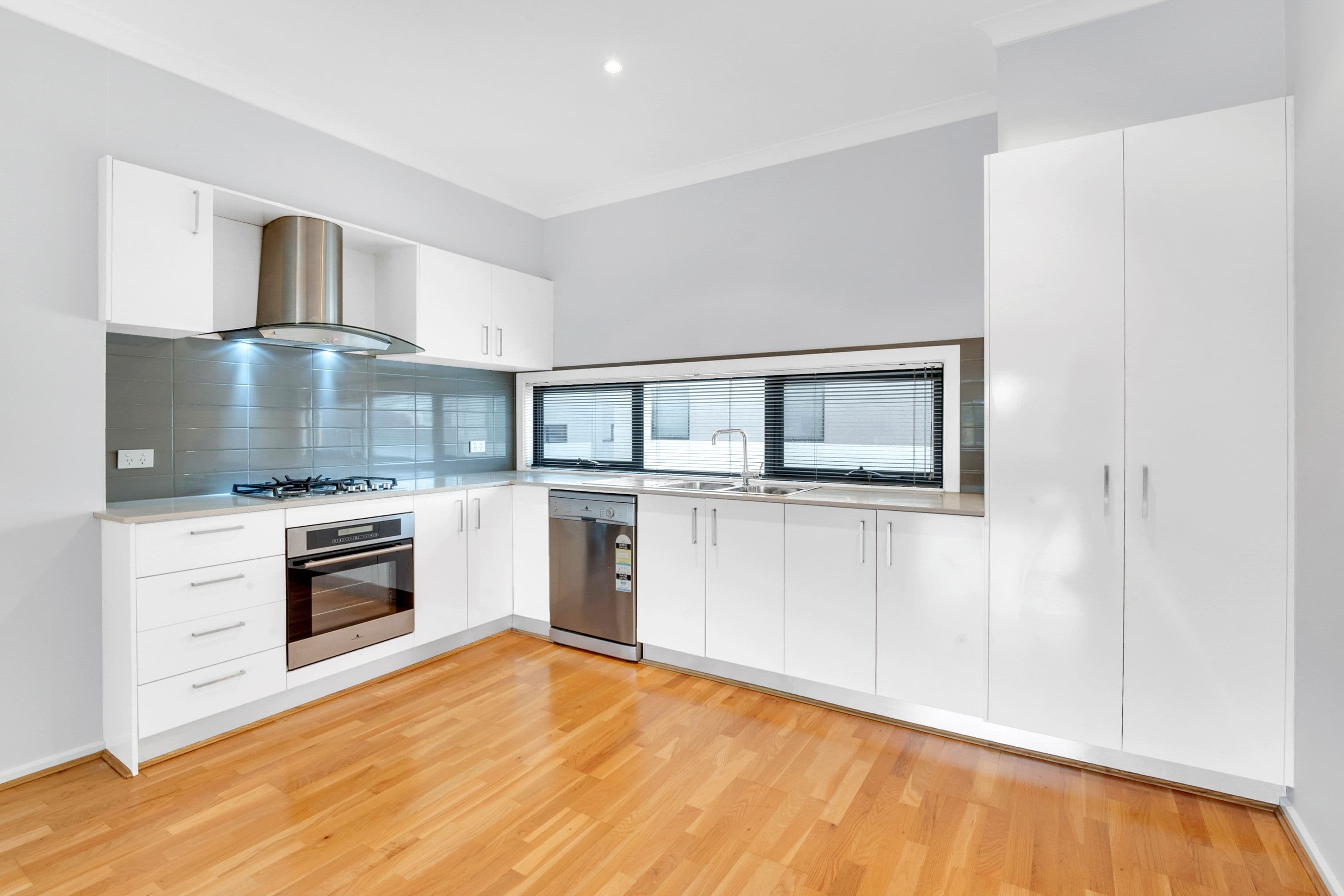 8 Moresby Court, Craigieburn VIC 3064, Craigieburn - Image 1