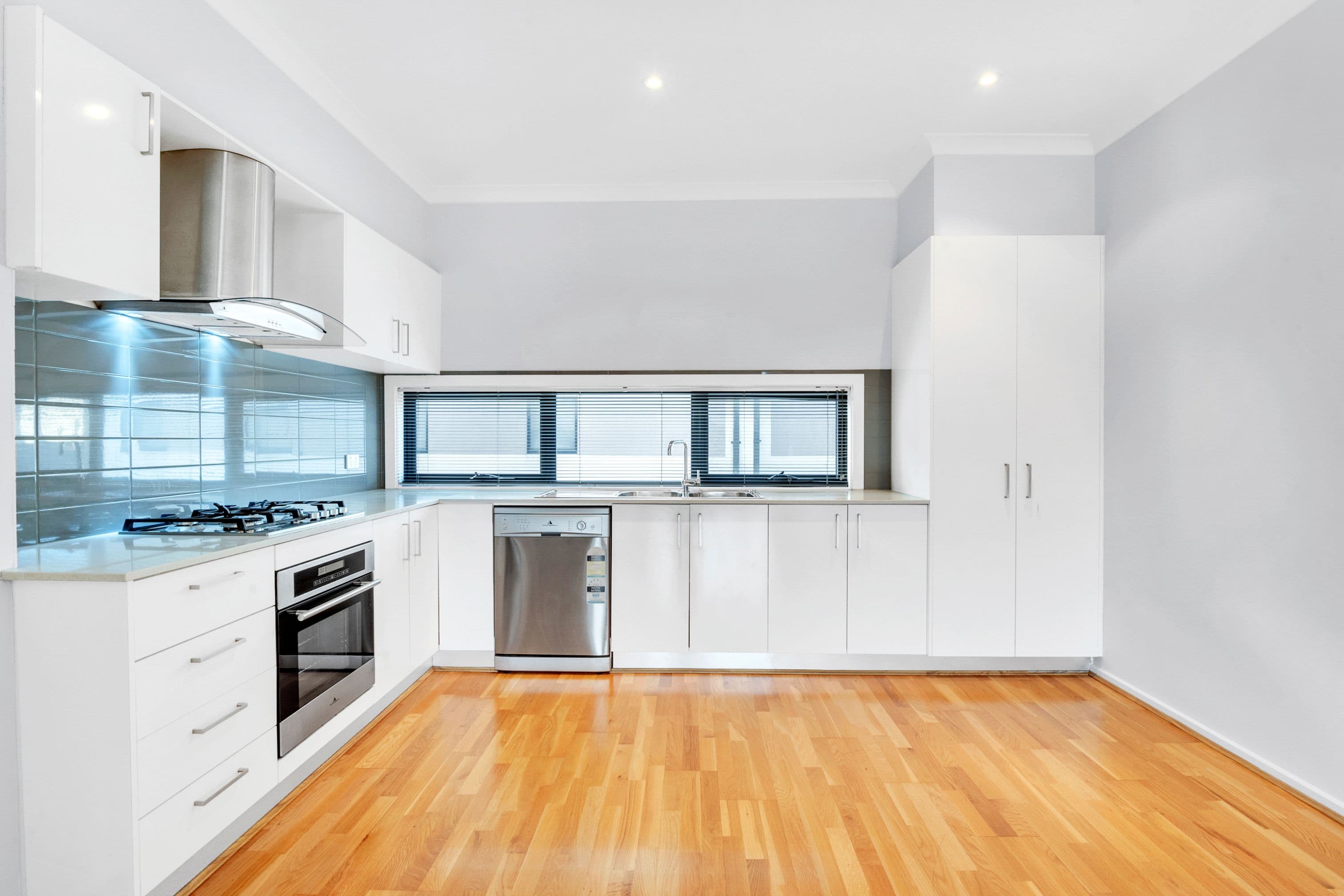 8 Moresby Court, Craigieburn VIC 3064, Craigieburn - Thumbnail 3