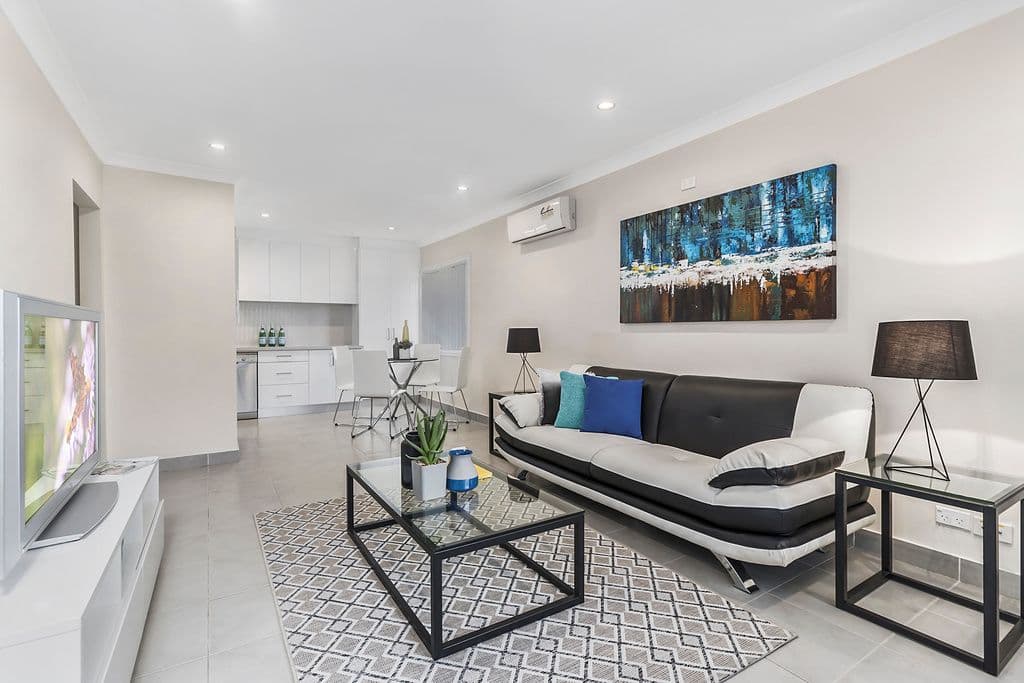 2 Kathleen Avenue, Lurnea - Thumbnail 2
