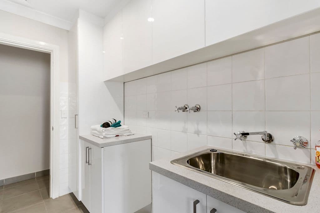 2 Kathleen Avenue, Lurnea - Thumbnail 6