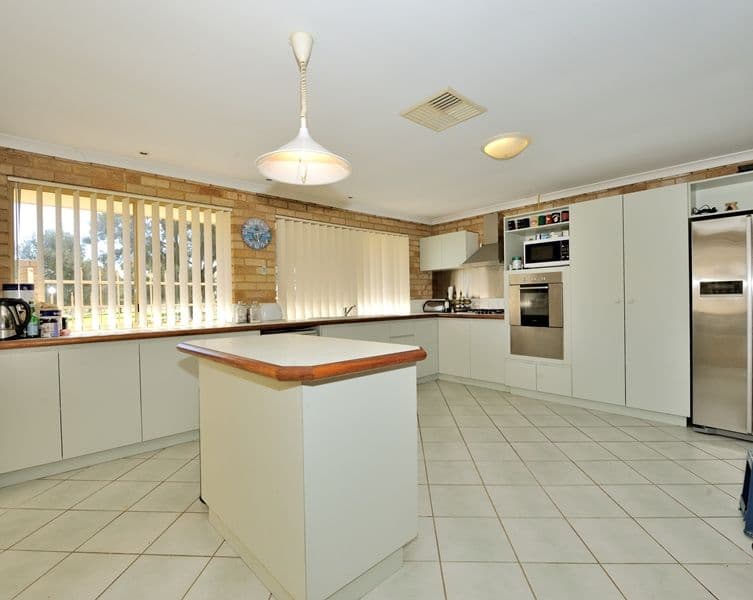 20 Elanora Drive, COOLOONGUP WA 6168, Cooloongup - Thumbnail 3