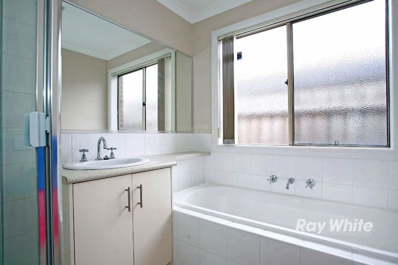 5 Pharaoh Drive, CRANBOURNE VIC 3977, Cranbourne - Thumbnail 4
