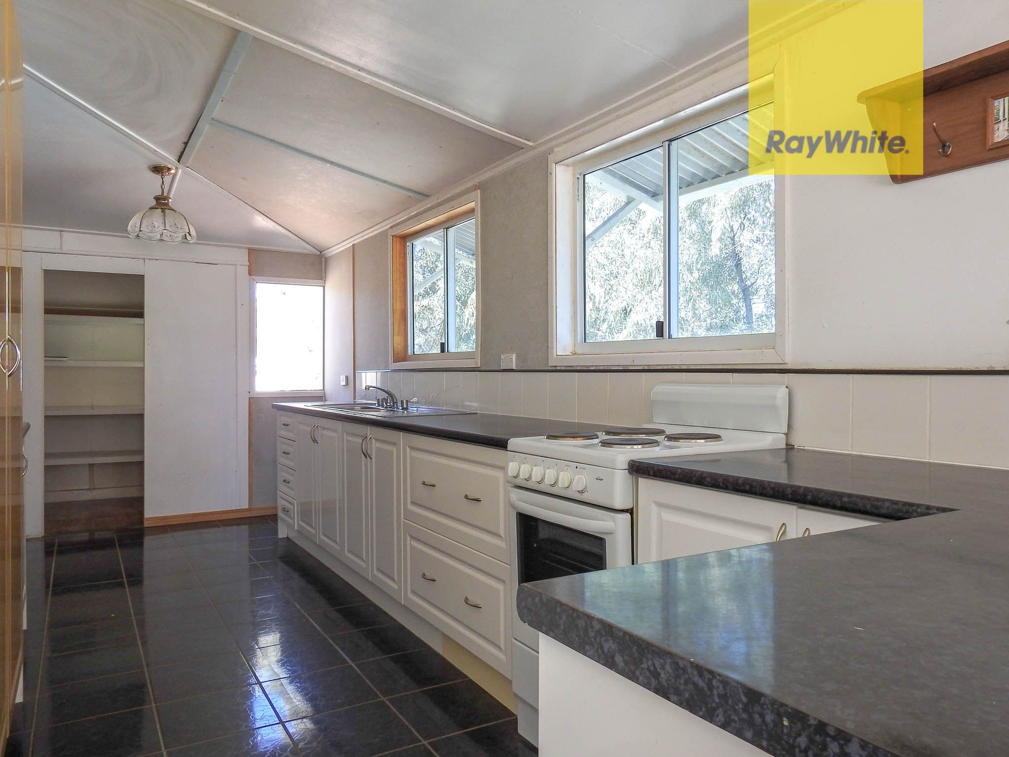 144 Ibis Street, Longreach QLD 4730, Longreach - Thumbnail 3