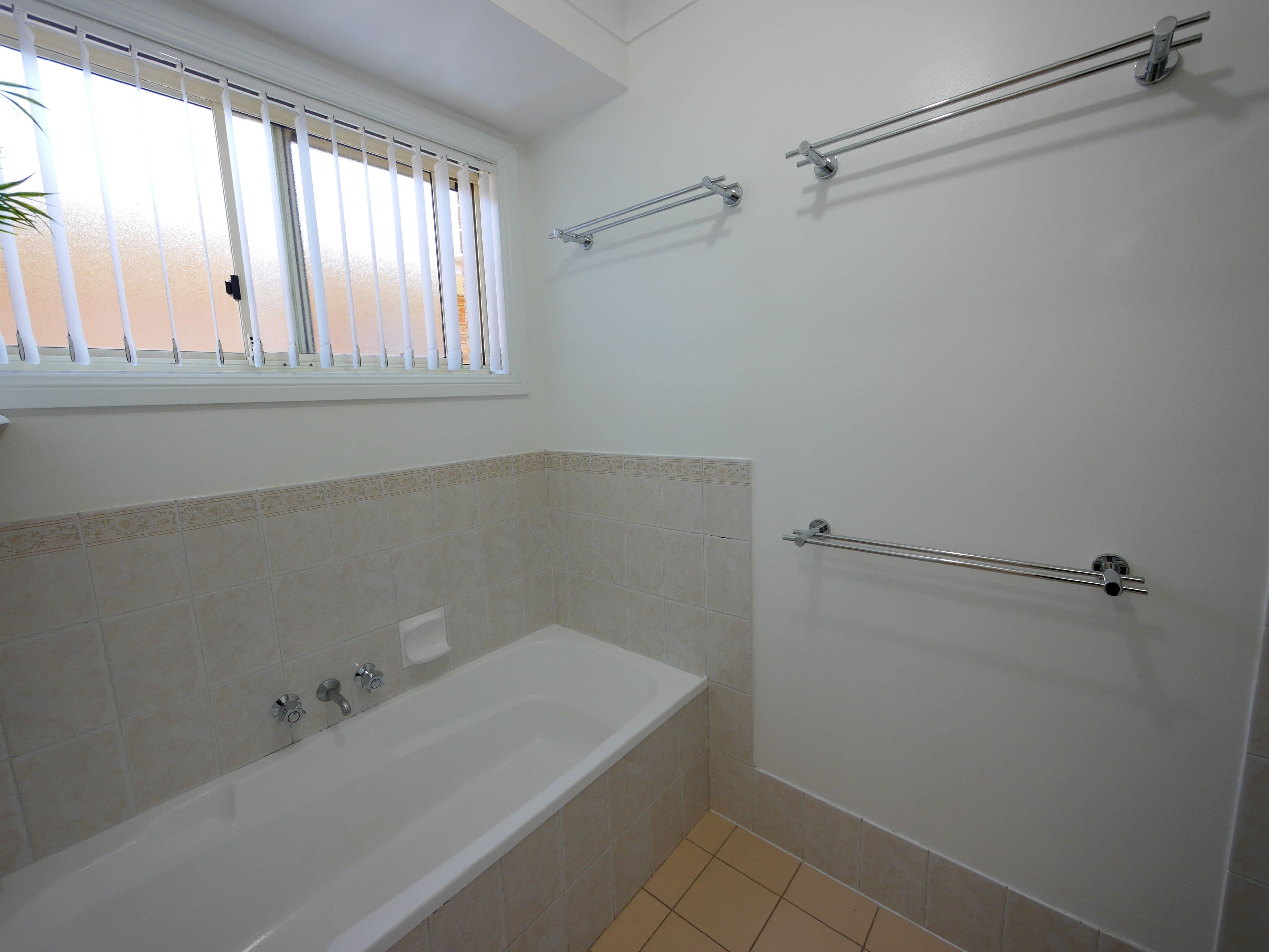 2 Echuca Place, Cowra - Thumbnail 5
