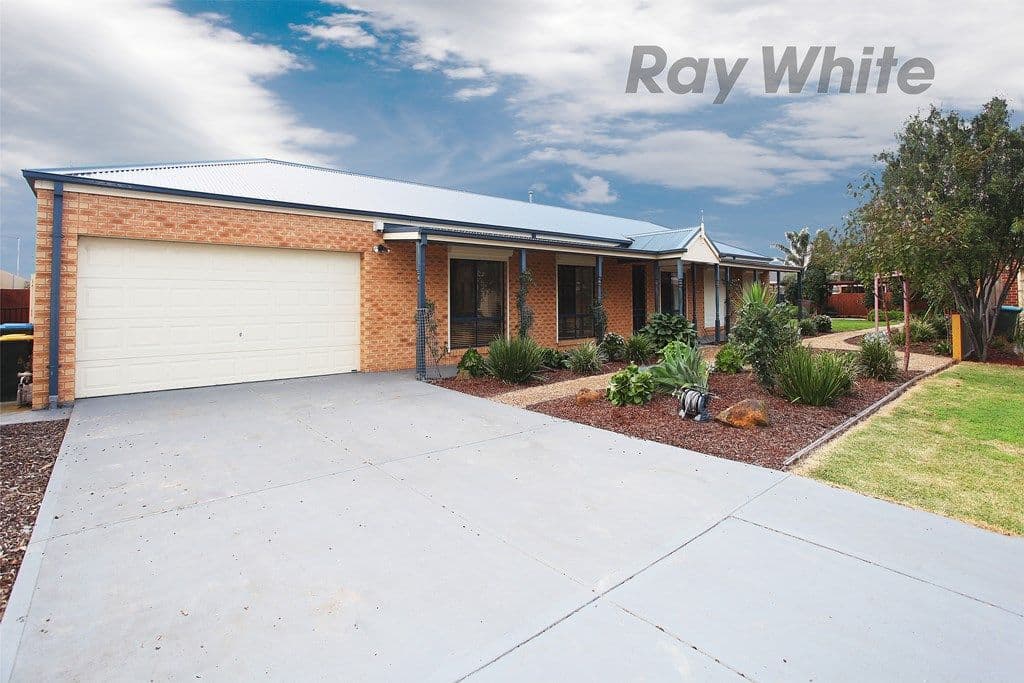 9 Adderley Court, POINT COOK VIC 3030, Point Cook - Thumbnail 2