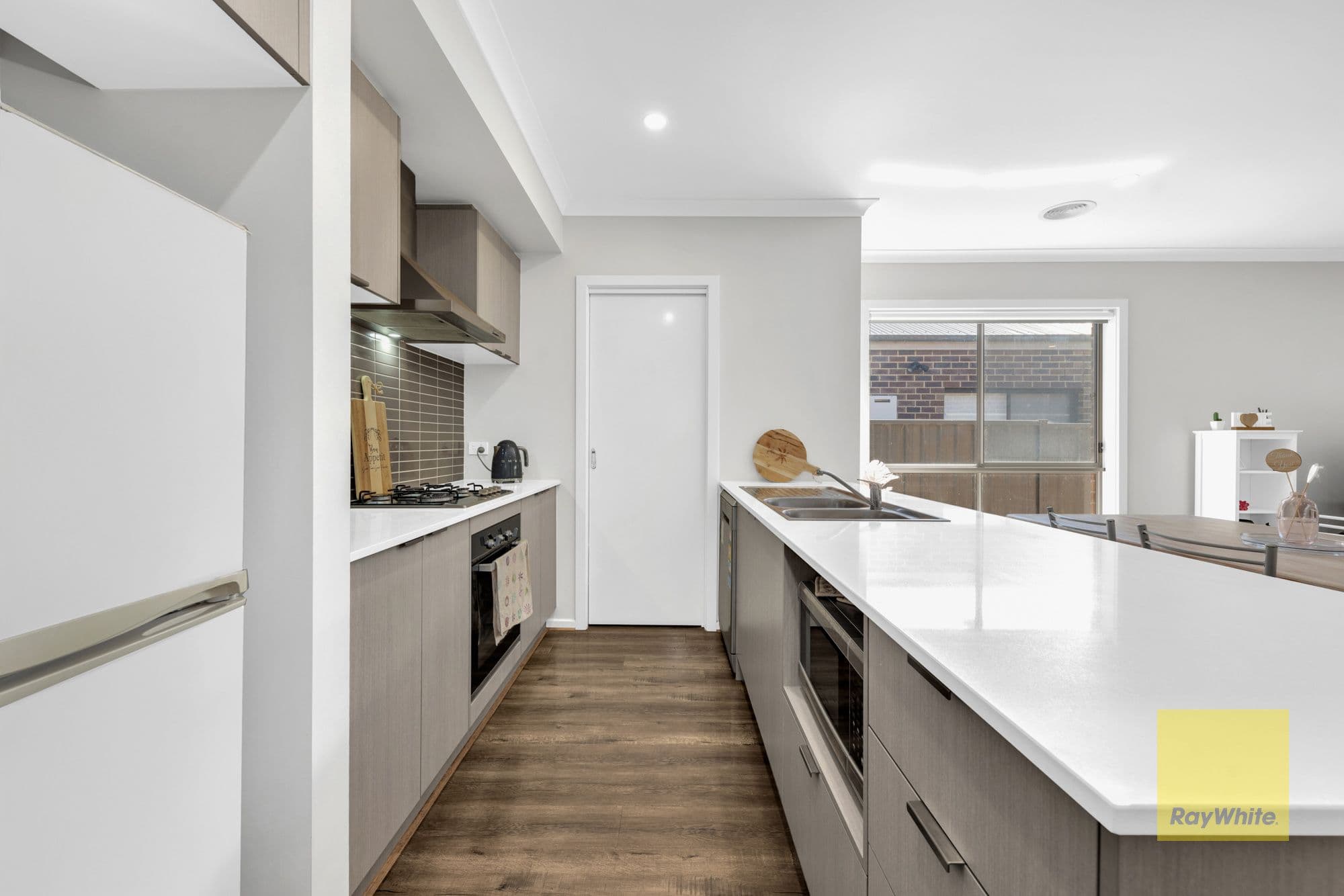 18 Adelong Boulevard, COBBLEBANK VIC 3338, Cobblebank - Thumbnail 5