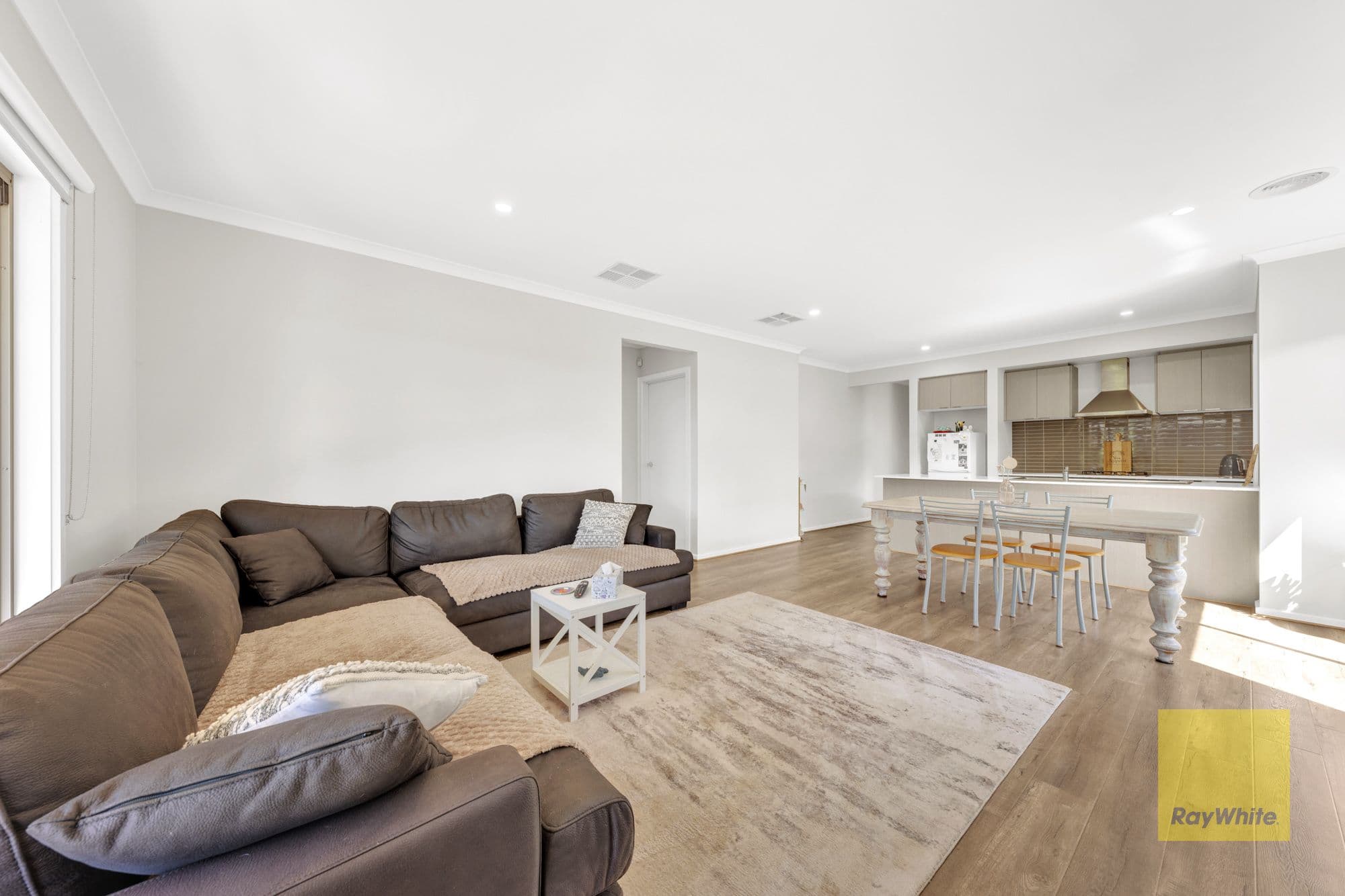 18 Adelong Boulevard, COBBLEBANK VIC 3338, Cobblebank - Thumbnail 8