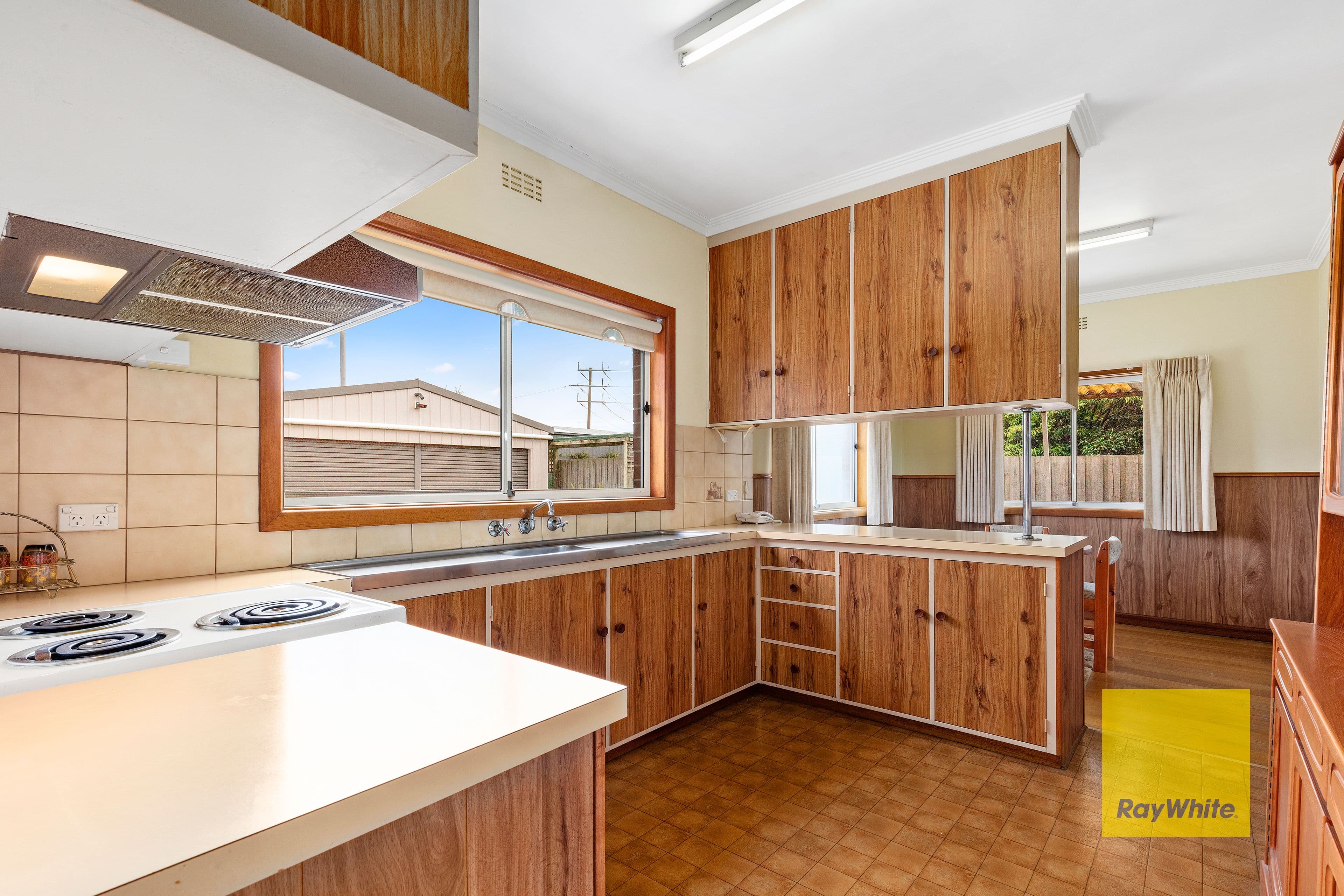 2 Hennessy Avenue, Herne Hill VIC 3218, Herne Hill - Thumbnail 3