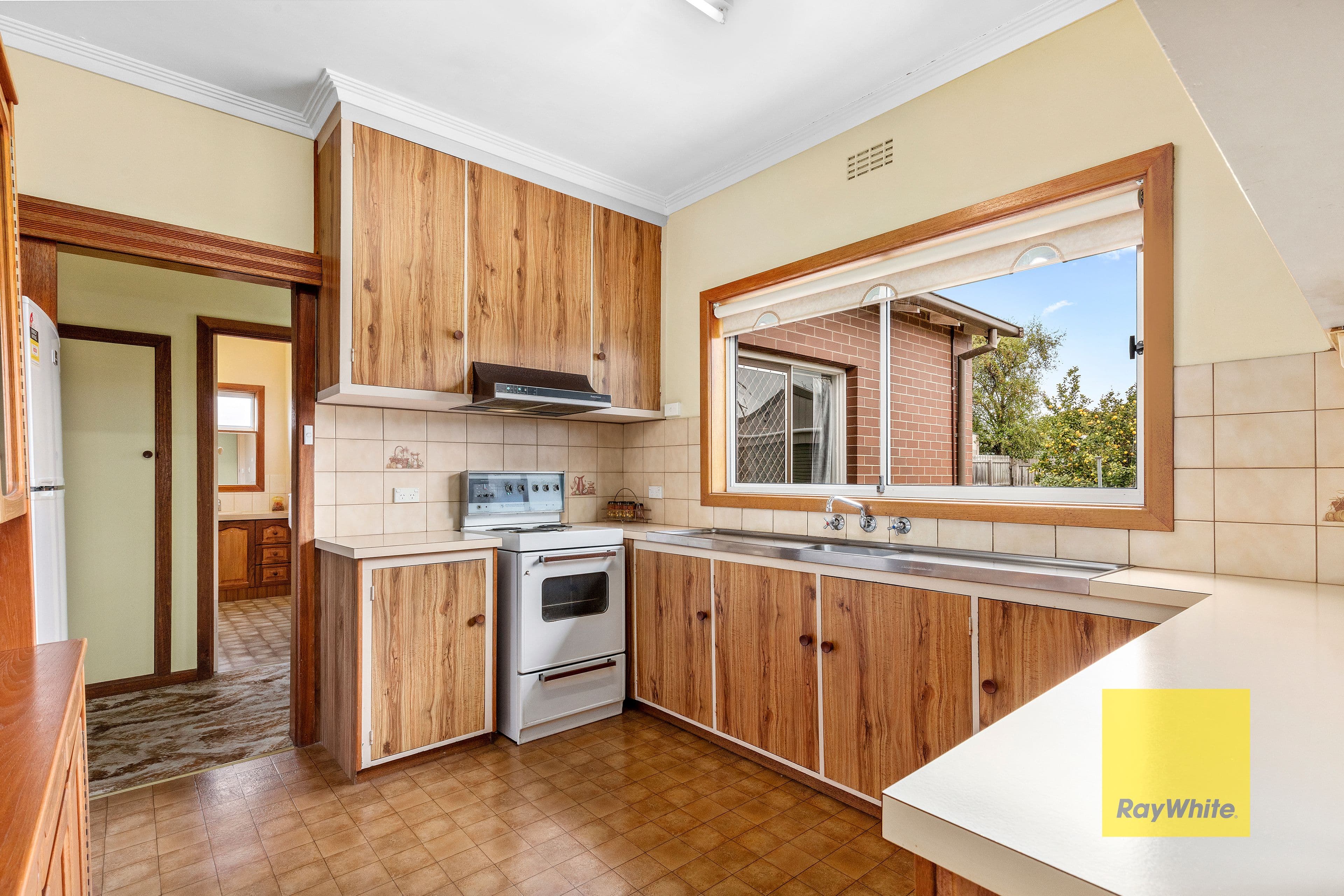 2 Hennessy Avenue, Herne Hill VIC 3218, Herne Hill - Thumbnail 4