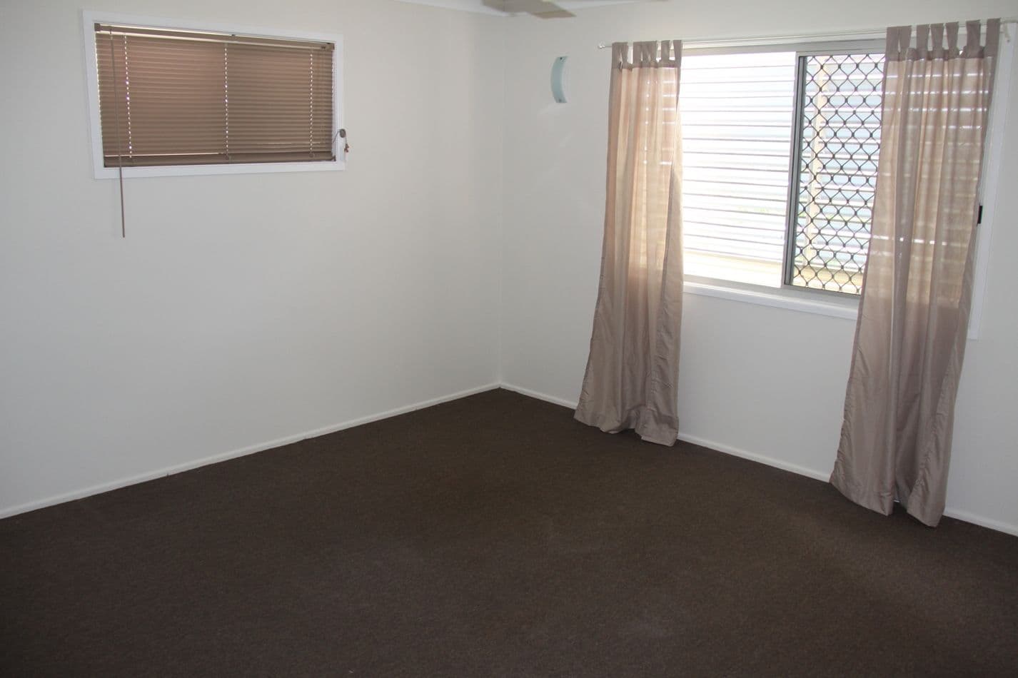 15 Swains Court, Boyne Island QLD 4680, Boyne Island - Thumbnail 6