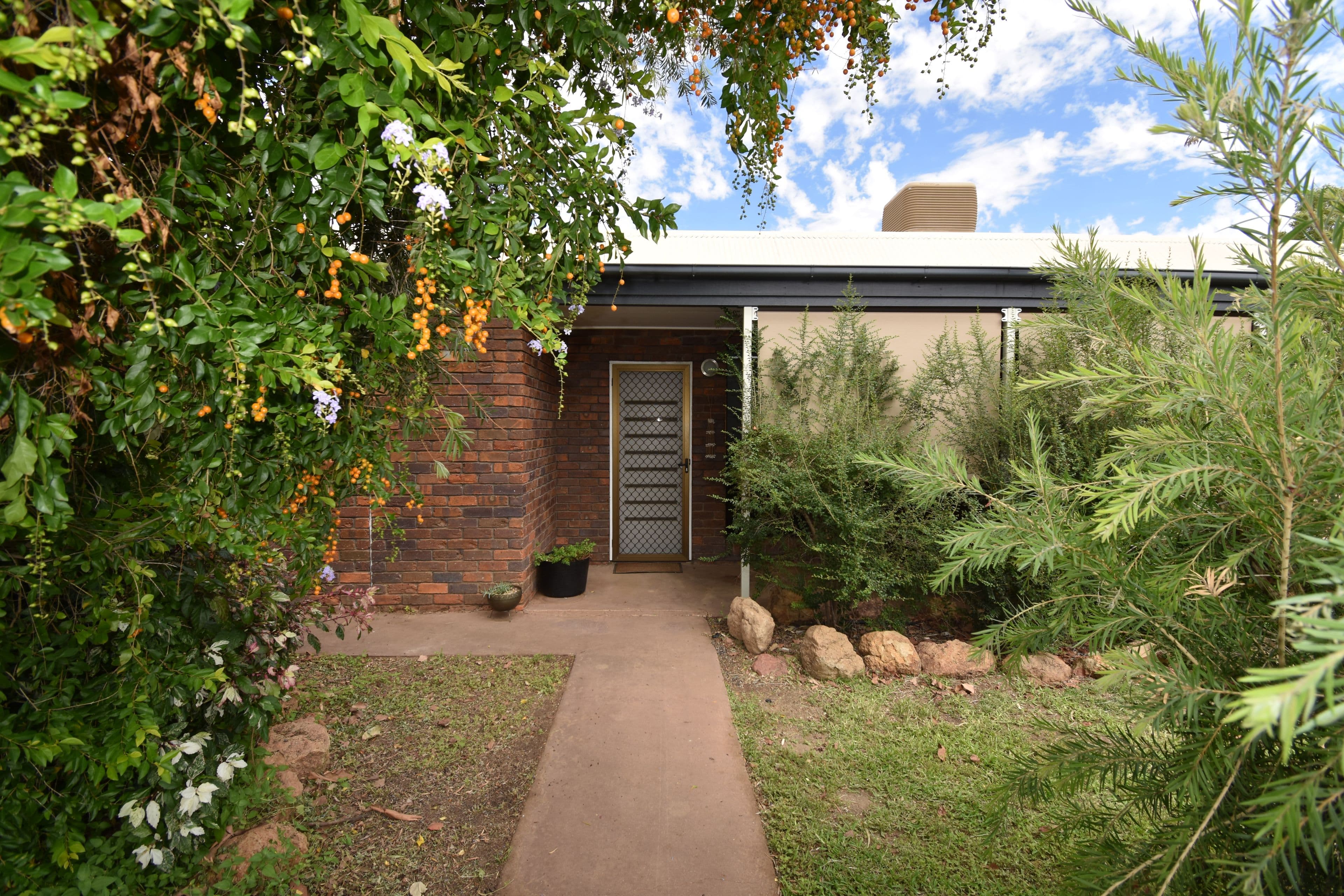92 Falcon Street, Longreach QLD 4730, Longreach - Thumbnail 2
