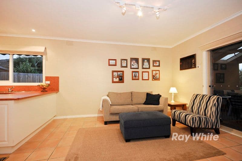 6 Aplin Place, WANTIRNA SOUTH VIC 3152, Wantirna South - Thumbnail 6