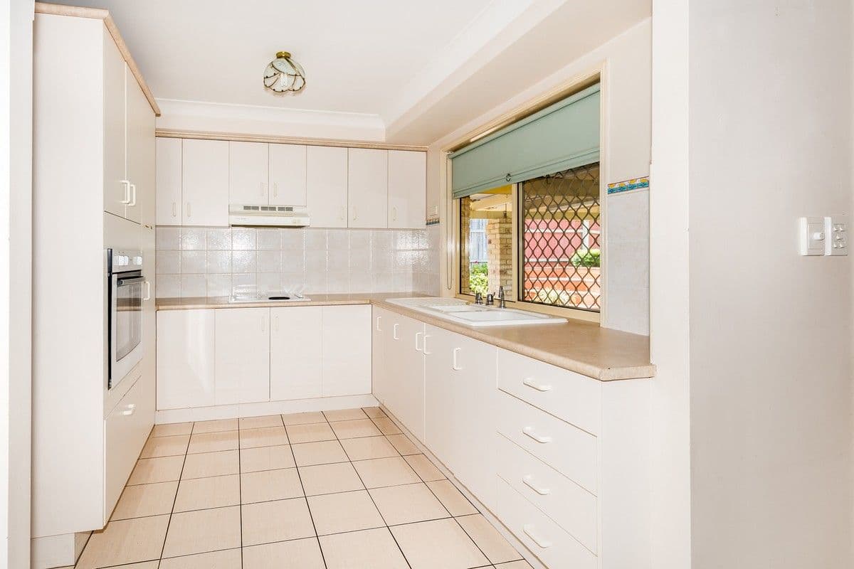 8 Mandeville Place, Regents Park QLD 4118, Regents Park - Thumbnail 4