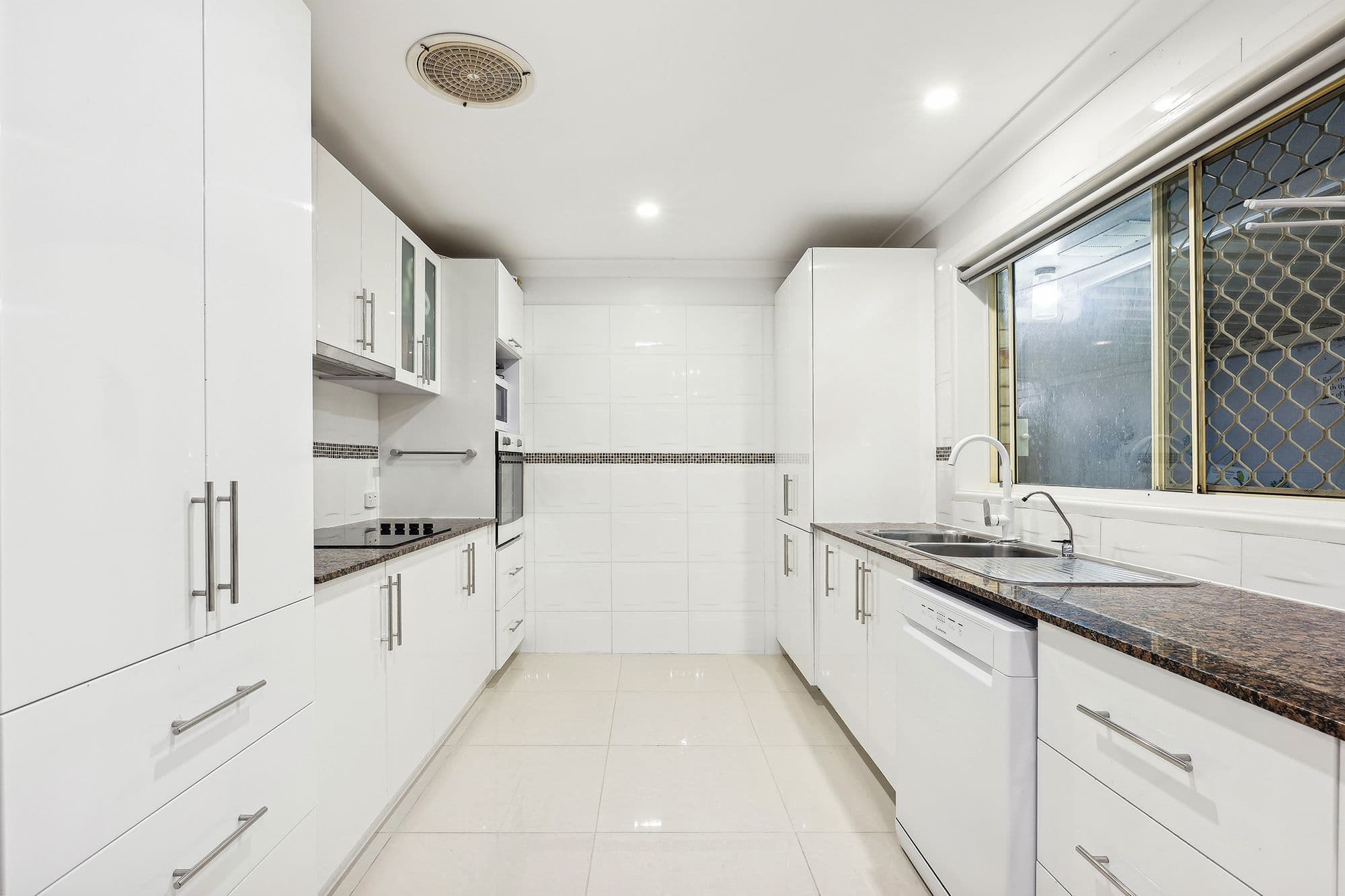 76 Edenlea Drive, Meadowbrook QLD 4131, Meadowbrook - Thumbnail 7