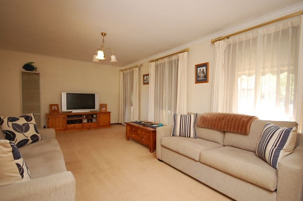 46 Churchill Drive, MOOROOLBARK VIC 3138, Mooroolbark - Thumbnail 2